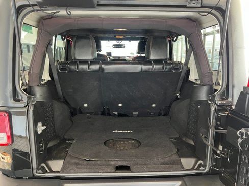 Used 2015 Jeep Wrangler Unlimited Rubicon AWD/4WD image 40