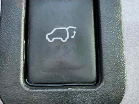 Used 2018 Toyota Highlander XLE AWD/4WD image 34