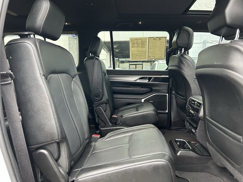 Used 2023 Jeep Wagoneer Series II image 23