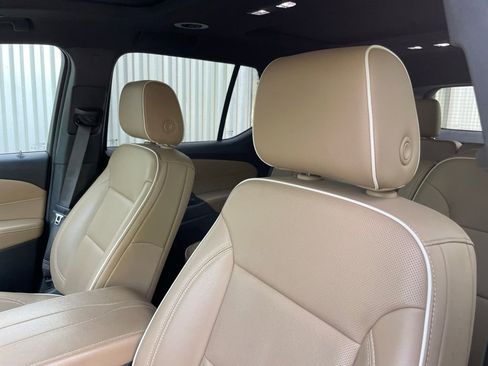 Used 2023 Chevrolet Traverse Premier FWD image 24