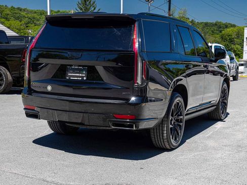 Used 2022 Cadillac Escalade Sport Platinum w/ LPO, ONYX Package AWD/4WD image 4