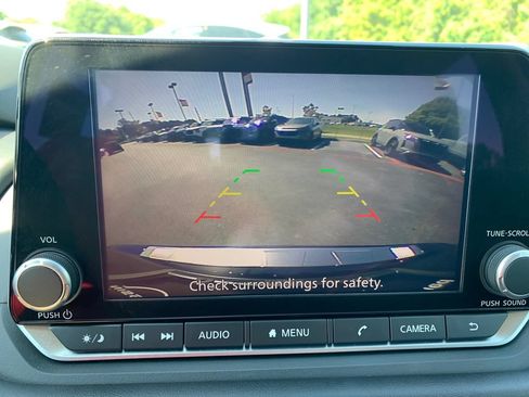 Used 2025 Nissan Rogue SV FWD image 21