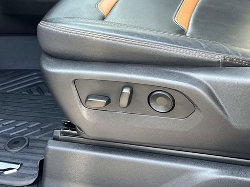 Used 2025 GMC Sierra 3500 AT4 w/ AT4 Premium Plus Package AWD/4WD image 29