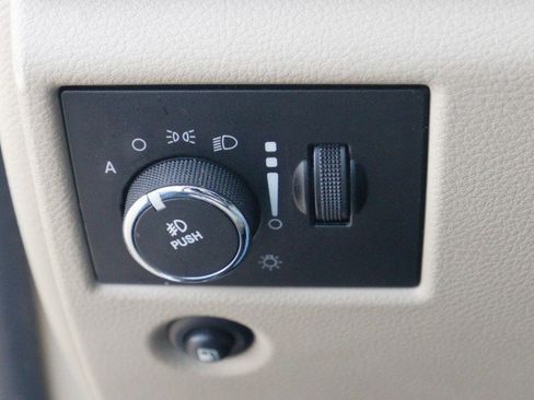Used 2012 Jeep Grand Cherokee Limited w/ Luxury Group II AWD/4WD image 18