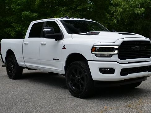 Used 2023 RAM 2500 Laramie AWD/4WD image 3