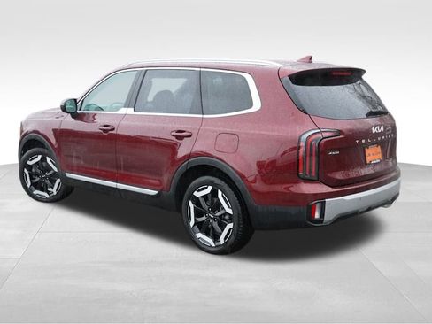 Certified 2024 Kia Telluride EX image 8