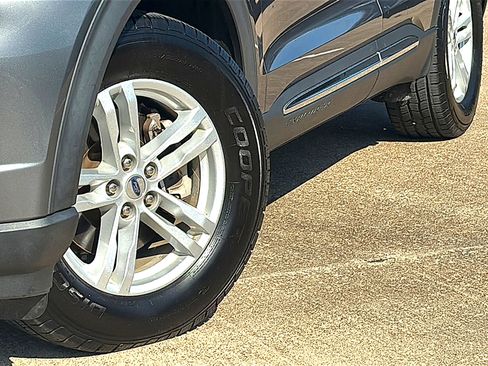 Used 2021 Ford Explorer XLT w/ Equipment Group 202A image 3