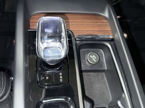 Used 2024 Volvo XC60 T8 Ultimate w/ Climate Package image 24