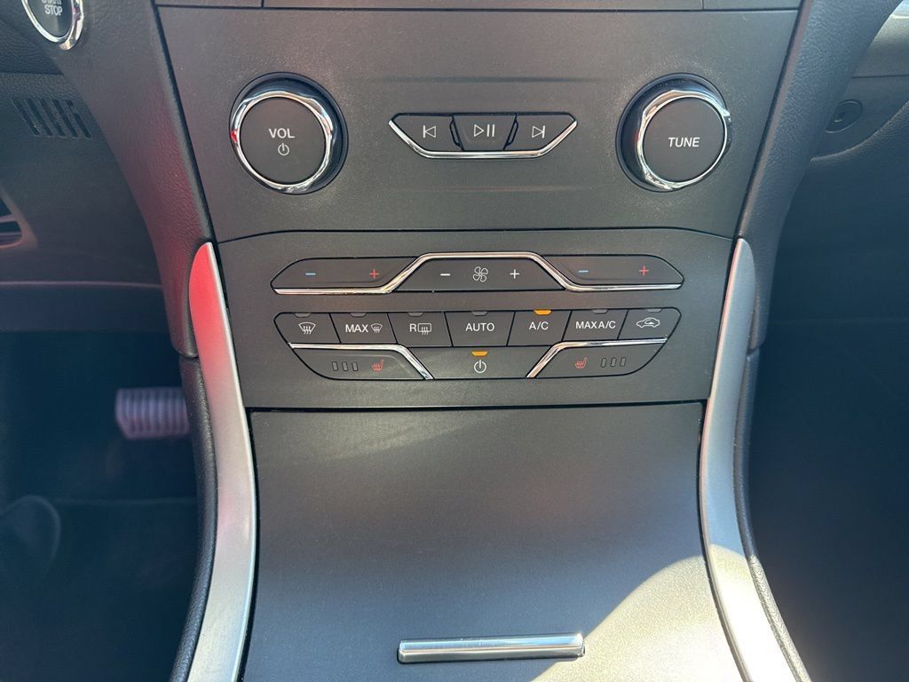 Used 2019 Ford Edge SEL w/ Cold Weather Package AWD/4WD image 15