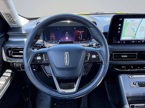 Used 2025 Lincoln Aviator AWD image 6