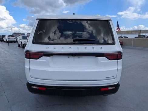 Certified 2024 Jeep Wagoneer Series II w/ Flexible Seating Group RWD image 6
