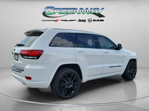 Used 2022 Jeep Grand Cherokee Laredo X RWD image 3