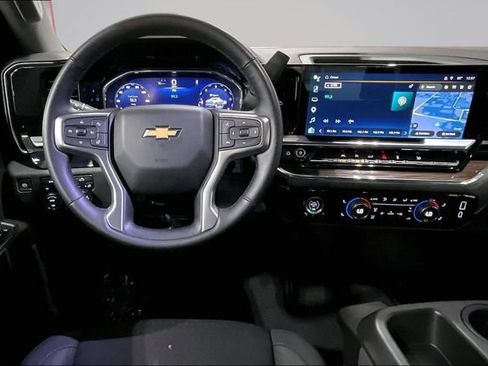 Used 2023 Chevrolet Silverado 1500 LT AWD/4WD image 5