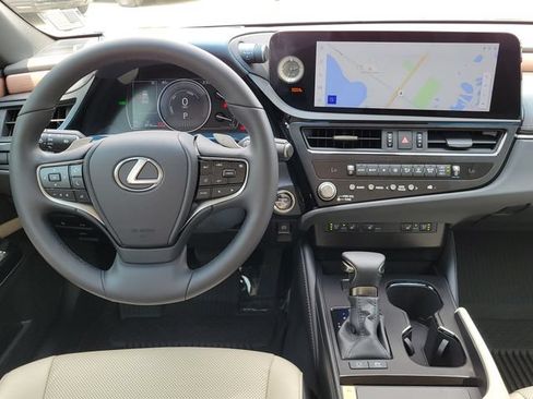 Used 2025 Lexus ES 300h w/ Premium Package FWD image 9