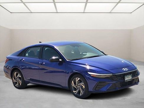 Used 2025 Hyundai Elantra Sport image 1