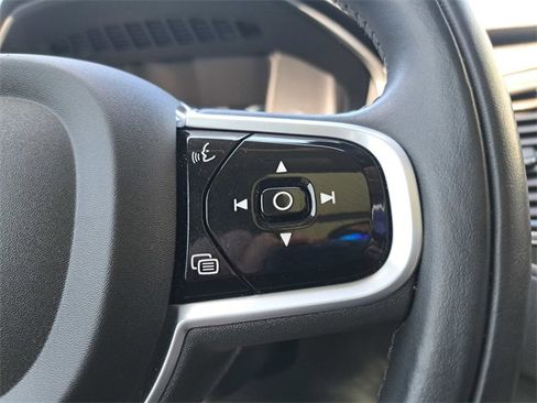 Used 2022 Volvo XC90 T6 Momentum w/ Climate Package image 17