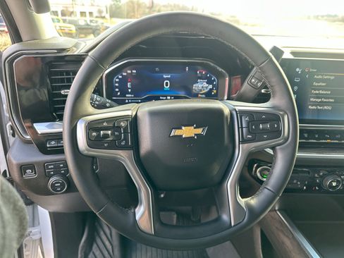 Used 2025 Chevrolet Silverado 2500 LTZ w/ LTZ Premium Package image 14