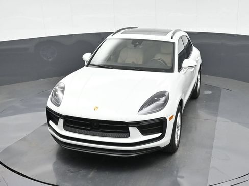 Certified 2023 Porsche Macan AWD/4WD image 33