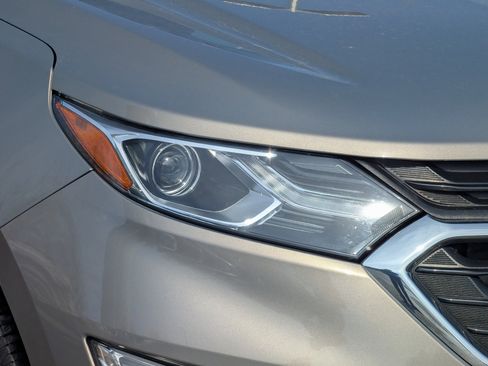 Used 2018 Chevrolet Equinox LT image 16