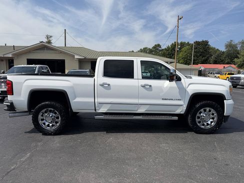 Used 2015 GMC Sierra 2500 Denali w/ Duramax Plus Package AWD/4WD image 4