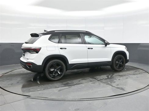 New 2026 Volkswagen Taos SE image 7