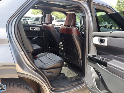 Certified 2022 Ford Explorer Platinum w/ Equipment Group 601A RWD image 31