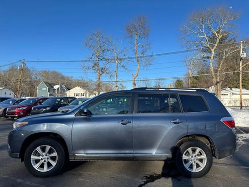 Used 2011 Toyota Highlander SE w/ Tow Pkg image 5
