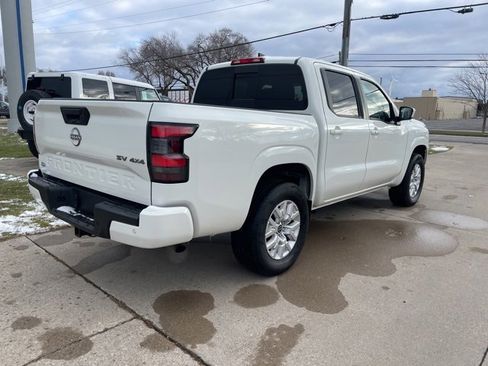 Used 2024 Nissan Frontier SV w/ SV Convenience Package image 13