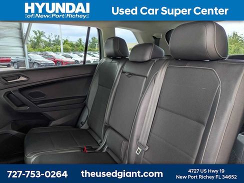 Used 2021 Volkswagen Tiguan SE w/ Panoramic Sunroof Package FWD image 16