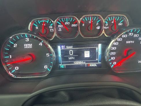 Used 2018 Chevrolet Suburban Premier image 40