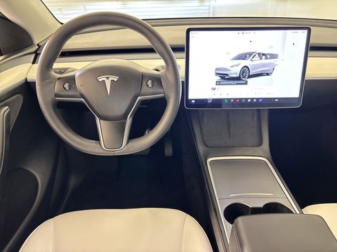 Used 2024 Tesla Model Y Long Range image 29