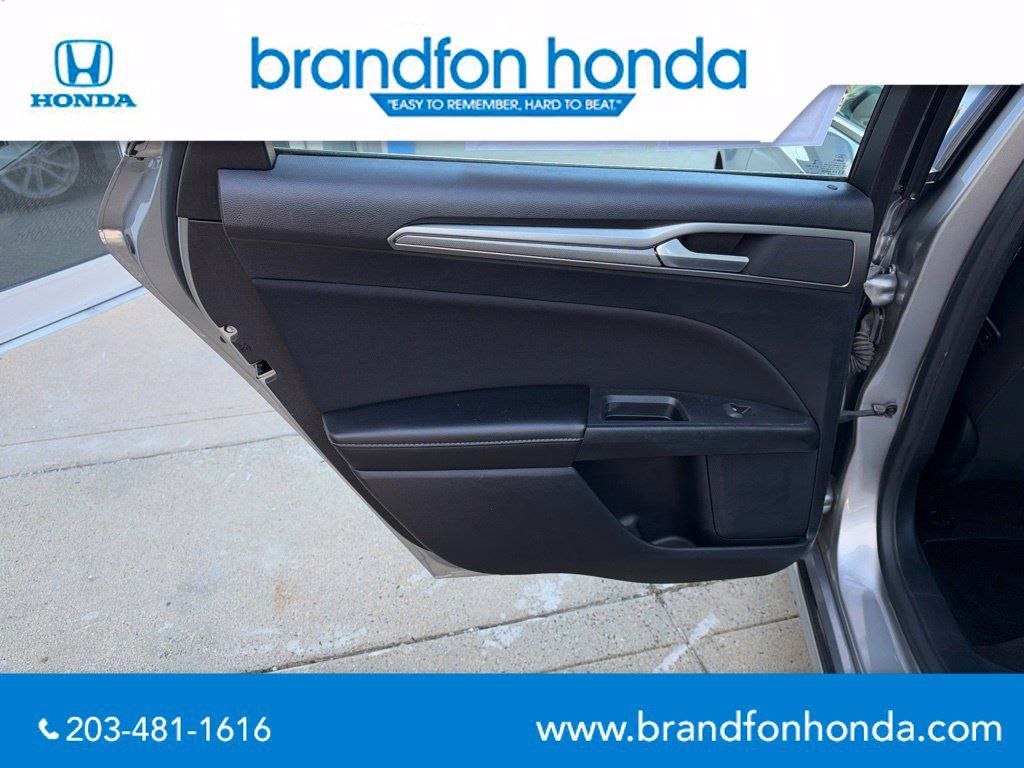 Used 2020 Ford Fusion SE FWD image 10