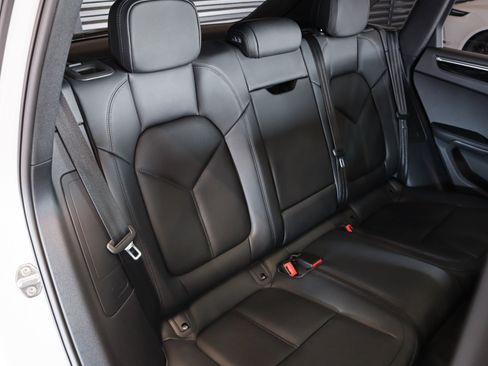 New 2026 Porsche Macan image 6