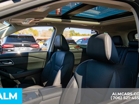 Used 2024 Nissan Rogue Platinum w/ Platinum Premium Package image 15