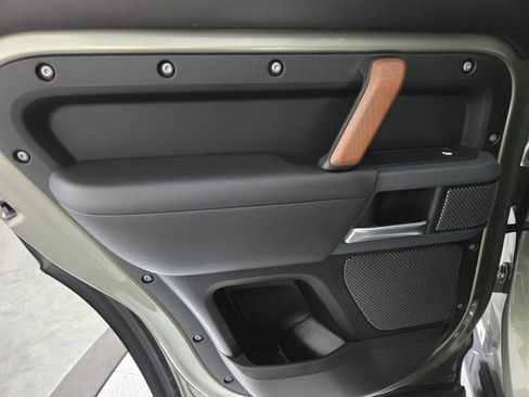 Used 2022 Land Rover Defender 110 X-Dynamic HSE image 21