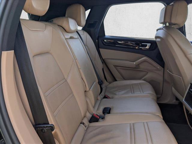 Used 2020 Porsche Cayenne AWD/4WD image 16