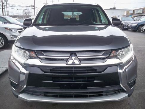 Used 2017 Mitsubishi Outlander ES AWD/4WD image 2