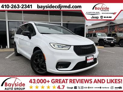 Used 2024 Chrysler Pacifica Select