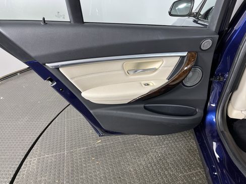 Used 2018 BMW 340i xDrive Sedan w/ Premium Package image 15