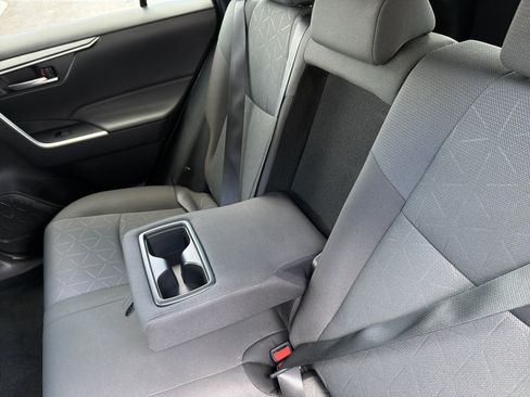 Used 2025 Toyota RAV4 XLE AWD/4WD image 33