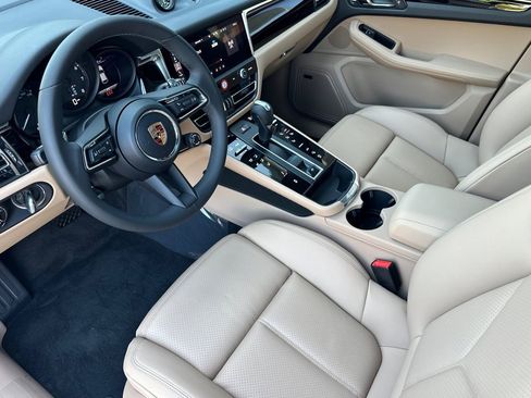 New 2026 Porsche Macan image 4