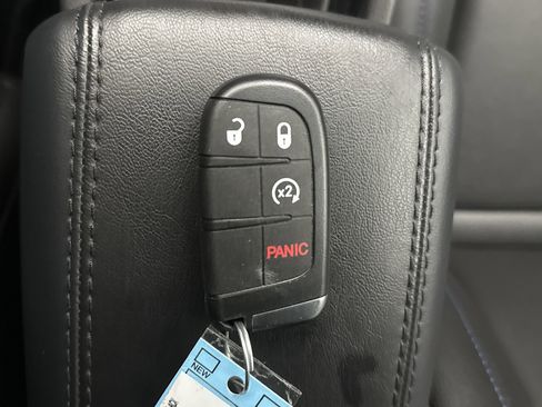 Used 2025 Jeep Compass Limited w/ Sun & Sound Group image 10