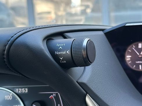 Used 2019 Lexus ES 300h w/ Luxury Package image 43