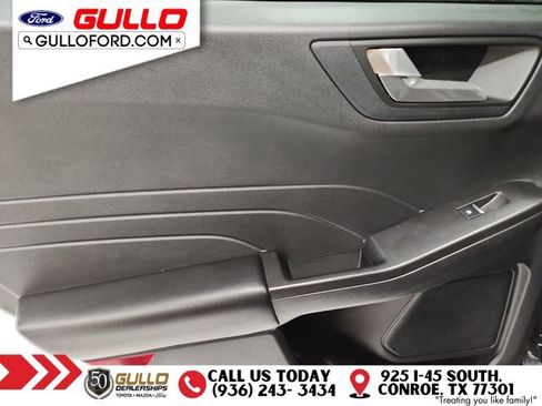 Used 2021 Ford Escape SE w/ SE Sport Appearance Package image 16