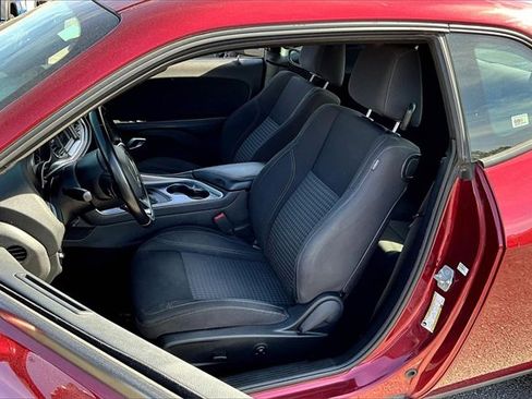 Used 2019 Dodge Challenger SXT w/ Driver Convenience Group image 18
