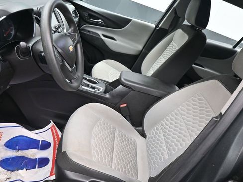 Used 2018 Chevrolet Equinox LS image 23