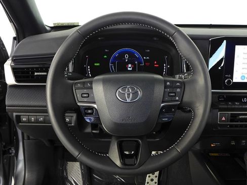 Used 2025 Toyota Camry SE w/ Convenience Package image 26