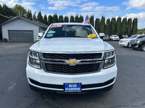 Used 2019 Chevrolet Suburban LT image 2