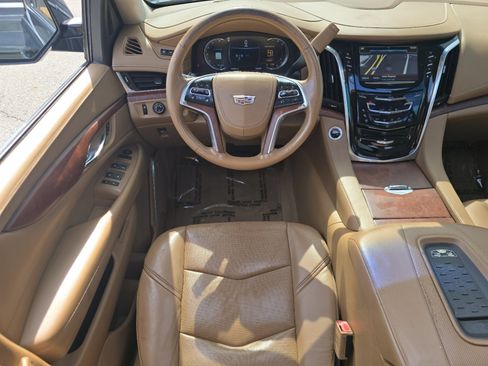 Used 2016 Cadillac Escalade Platinum AWD/4WD image 29