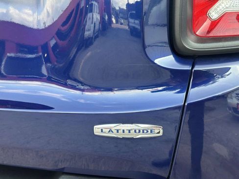 Used 2016 Jeep Renegade Latitude AWD/4WD image 19